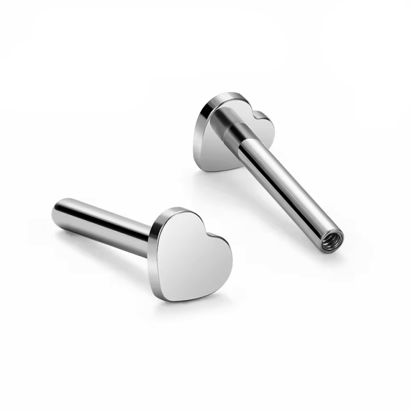 Base Labret de Titanio con Rosca Interna Estilo Corazón